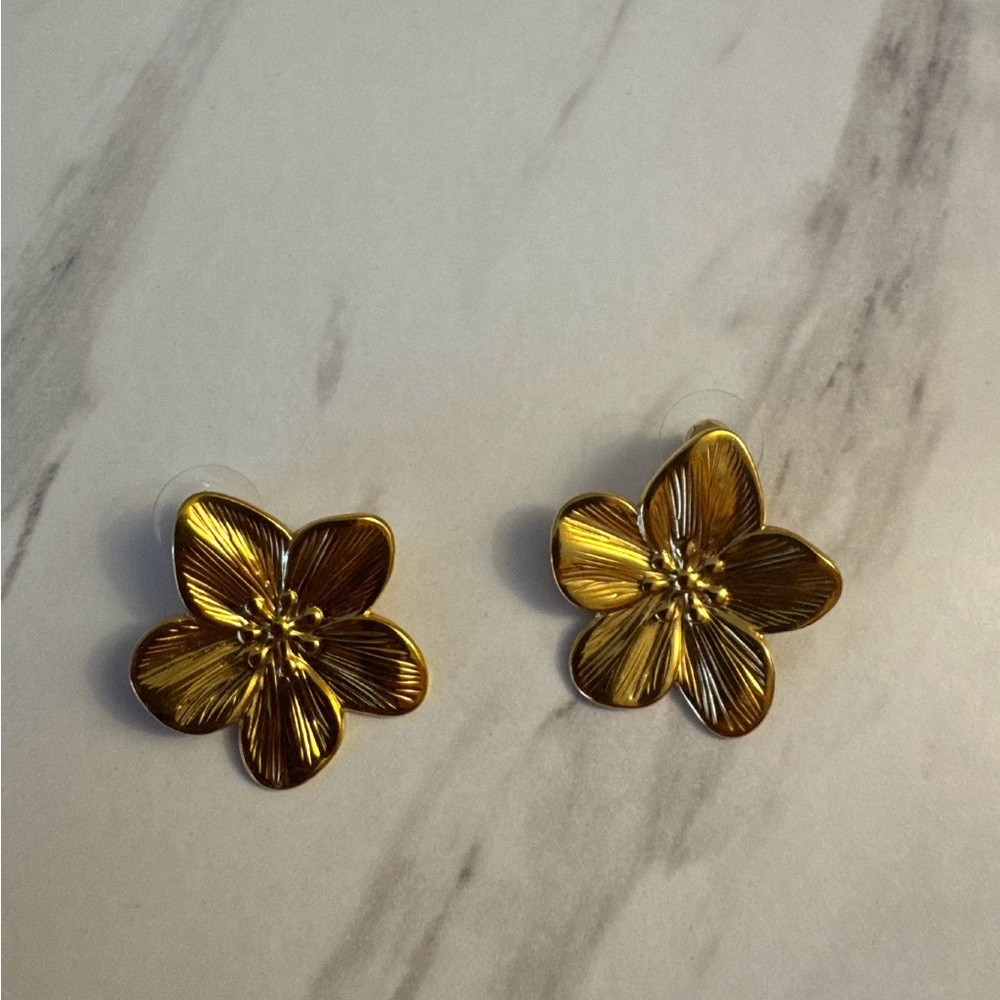 NWOT Gold Flower Earrings KC Chic